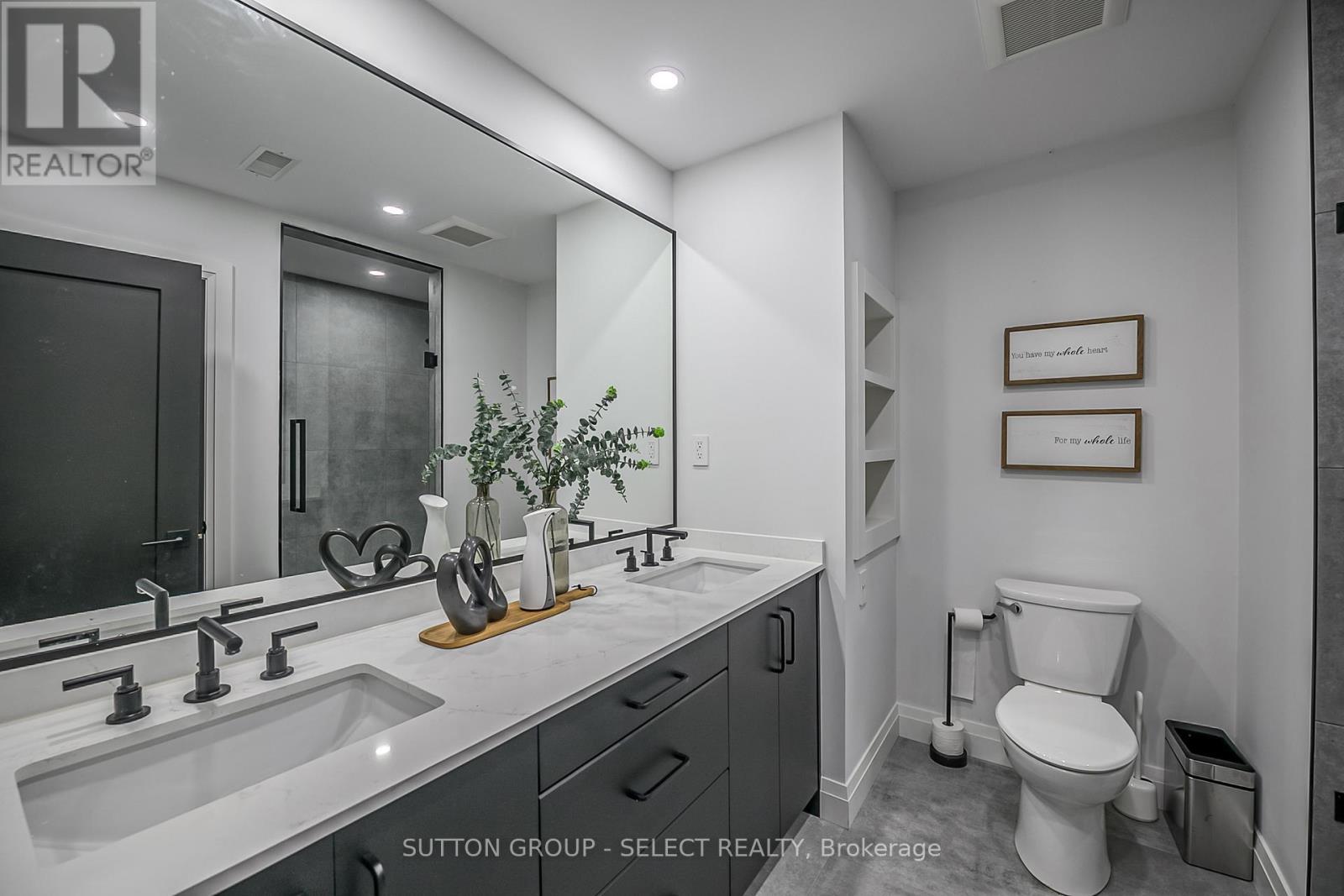 288 Windermere Court W, London North (North A), ON - Indoor Photo Showing Bathroom