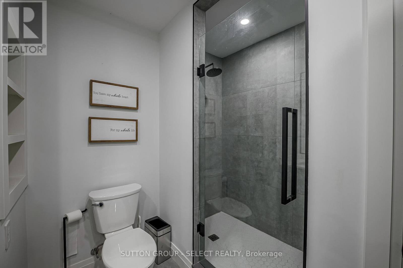 288 Windermere Court W, London North (North A), ON - Indoor Photo Showing Bathroom