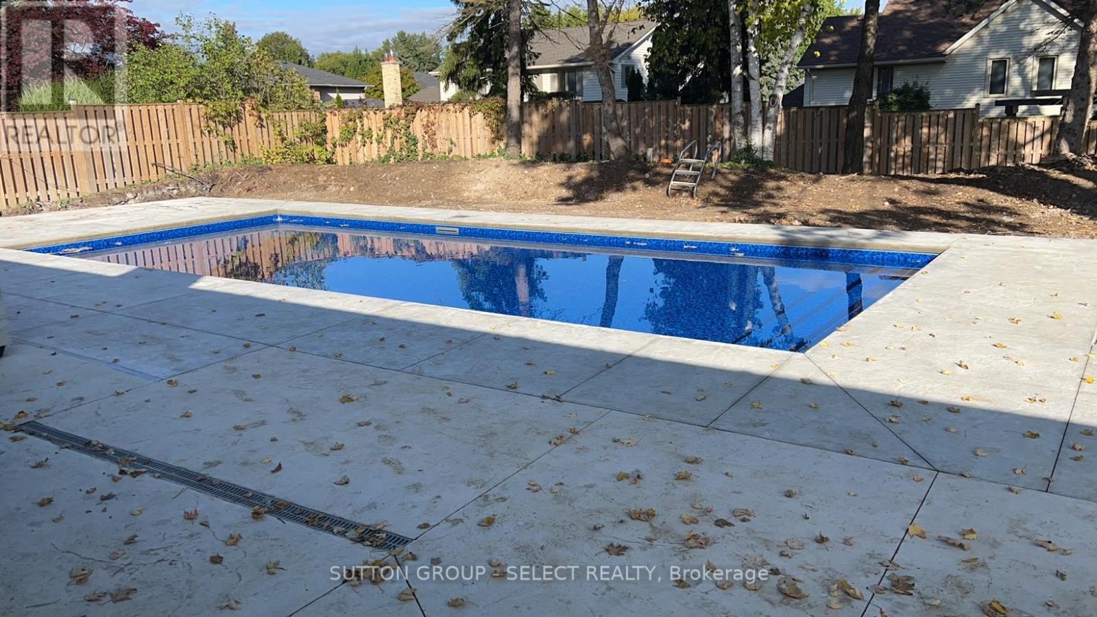 288 Windermere Court W, London North (North A), ON - Outdoor With In Ground Pool