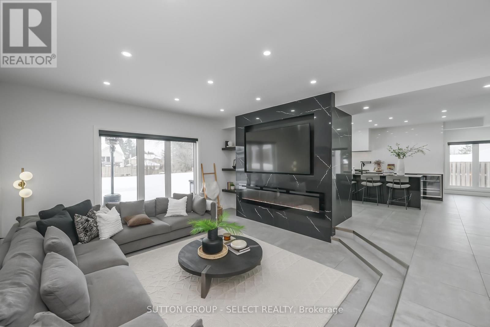 288 Windermere Court W, London North (North A), ON - Indoor Photo Showing Living Room