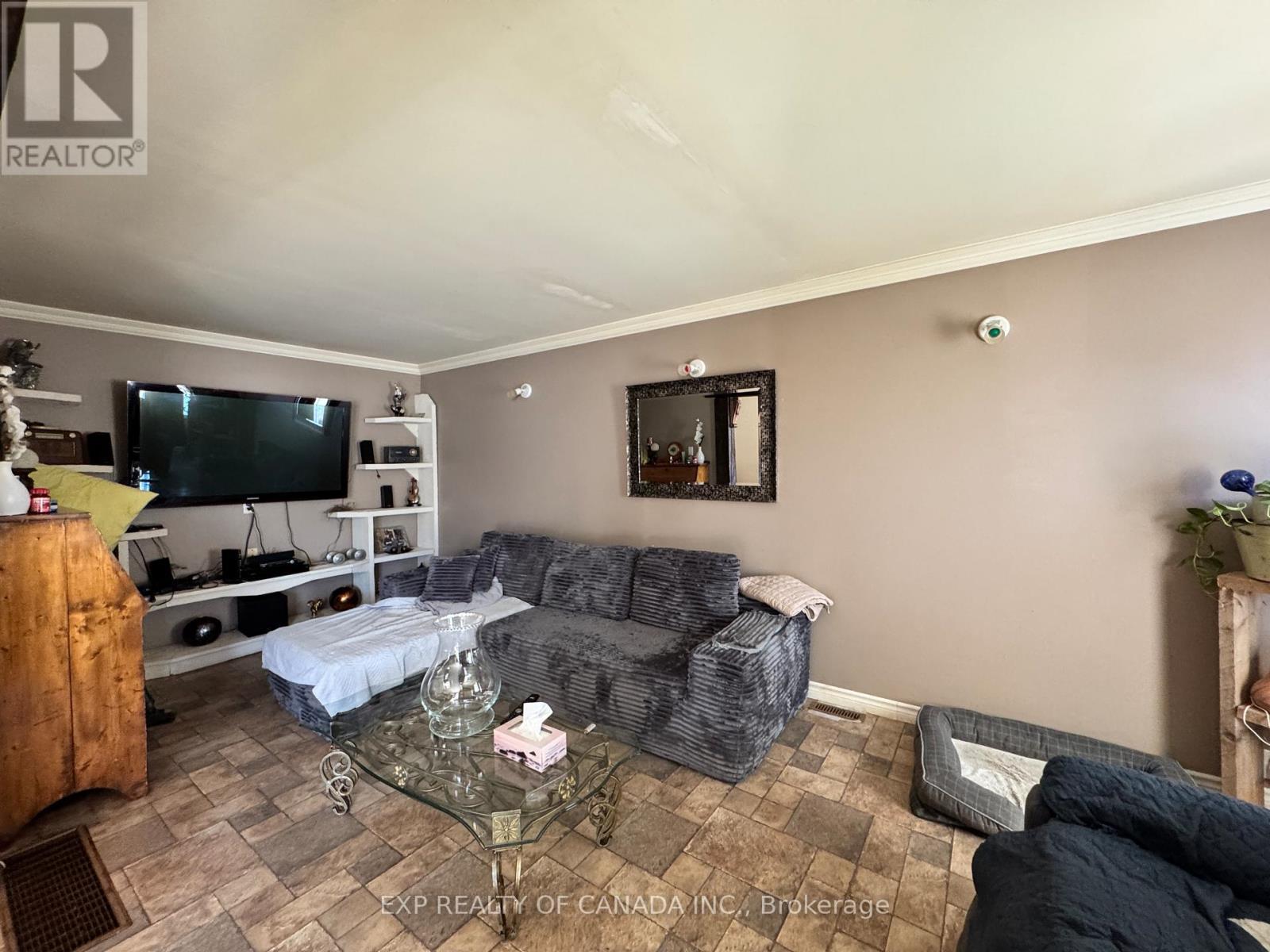 108 Toke Street, Timmins (Tne - Hill District), ON - Indoor Photo Showing Living Room