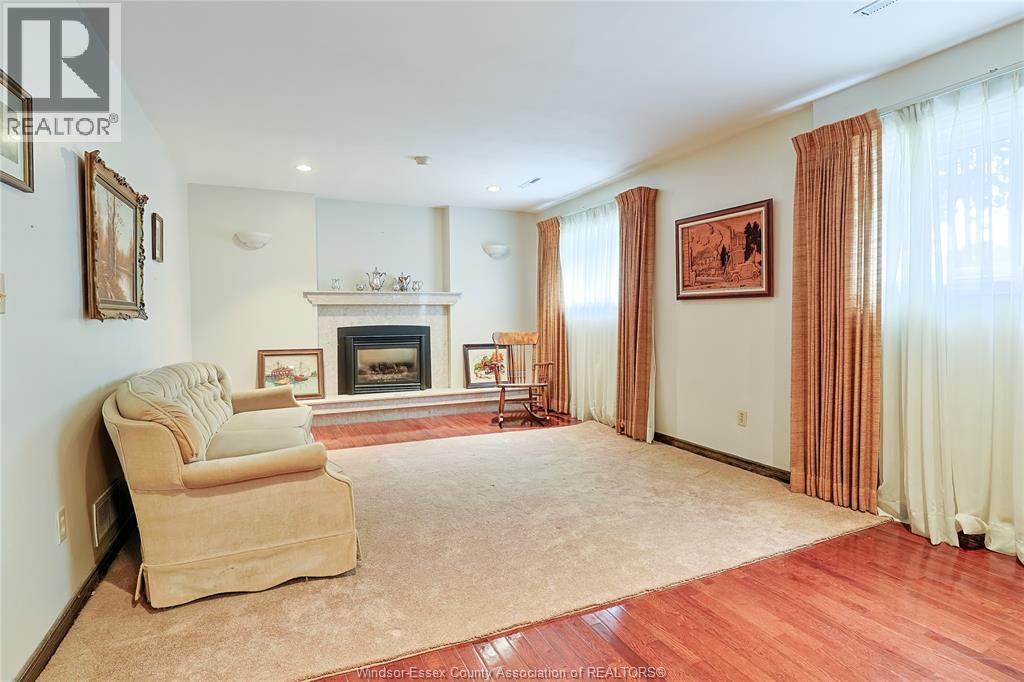 3190 Mulberry Court, Windsor, ON - Indoor Photo Showing Living Room With Fireplace