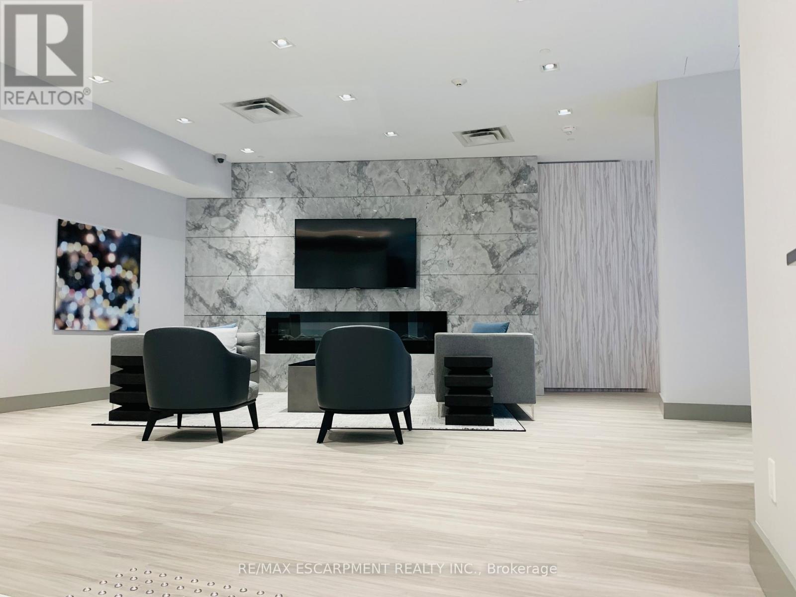 2405 - 181 Bedford Road, Toronto, ON - Indoor Photo Showing Other Room