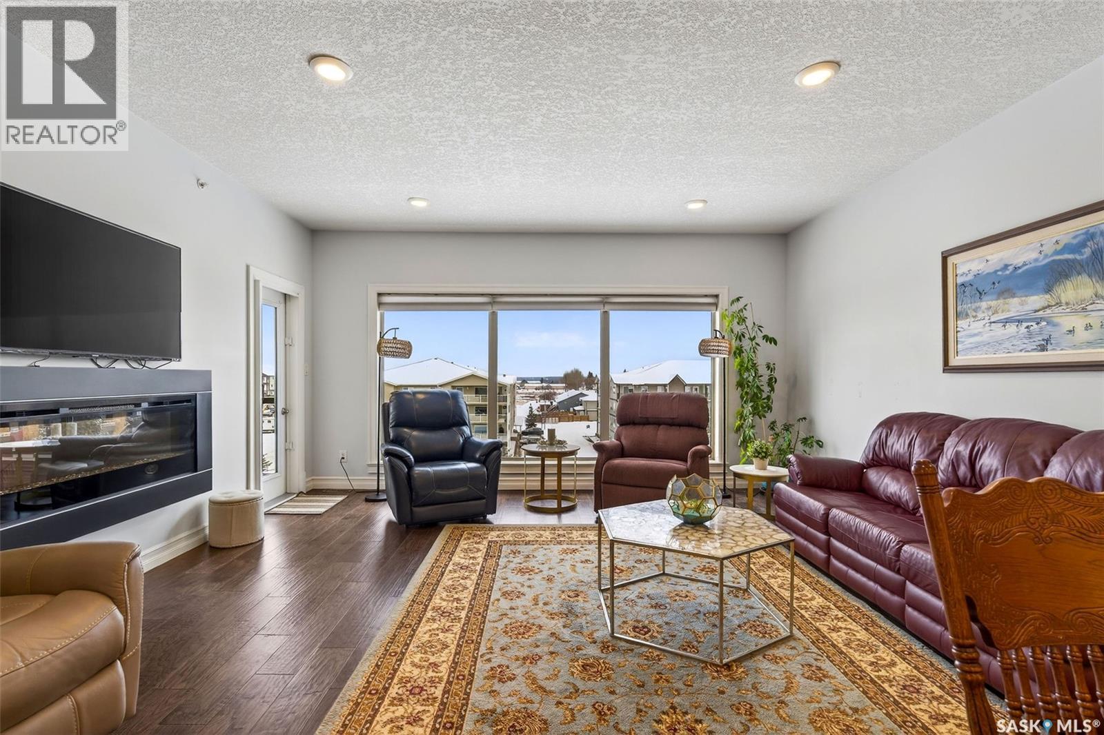 304 2800 Lakeview Drive, Prince Albert, SK - Indoor Photo Showing Living Room