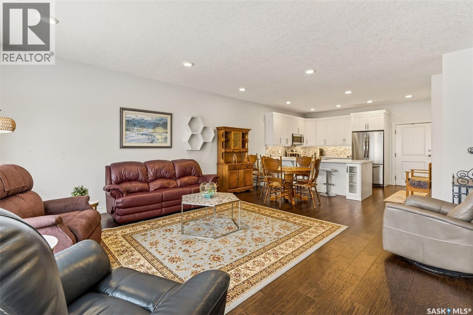 304 2800 Lakeview Drive, Prince Albert, SK - Indoor Photo Showing Living Room