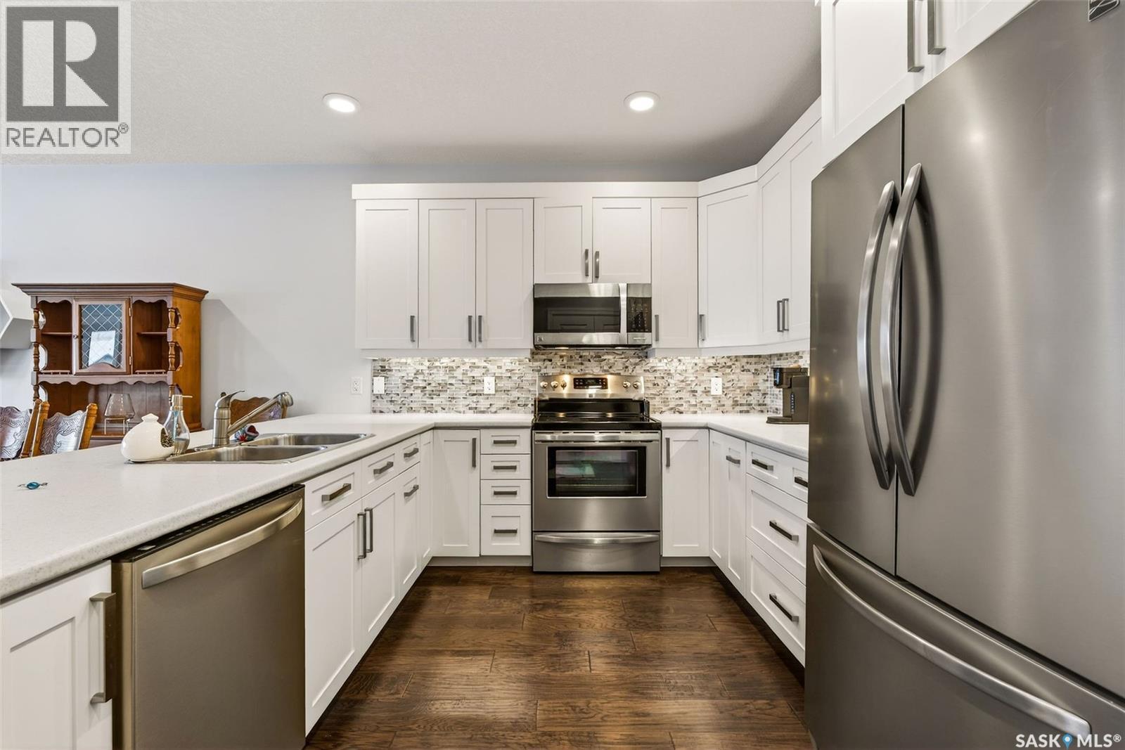 304 2800 Lakeview Drive, Prince Albert, SK - Indoor Photo Showing Kitchen With Double Sink With Upgraded Kitchen