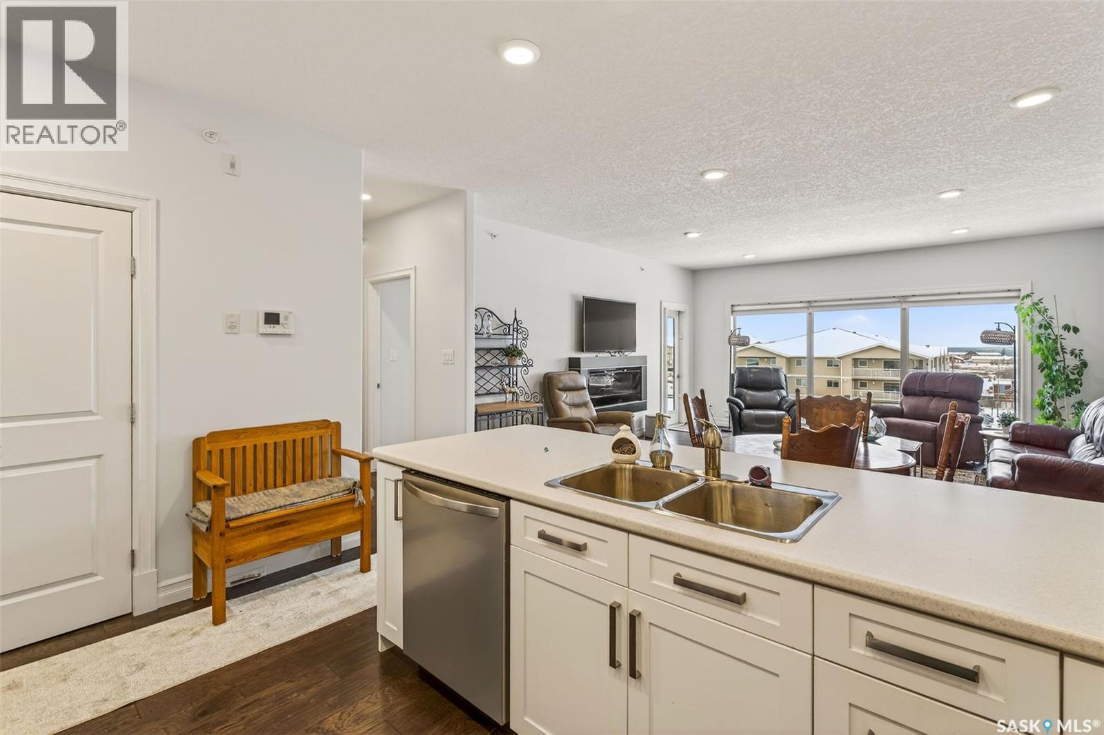 304 2800 Lakeview Drive, Prince Albert, SK - Indoor Photo Showing Kitchen With Double Sink