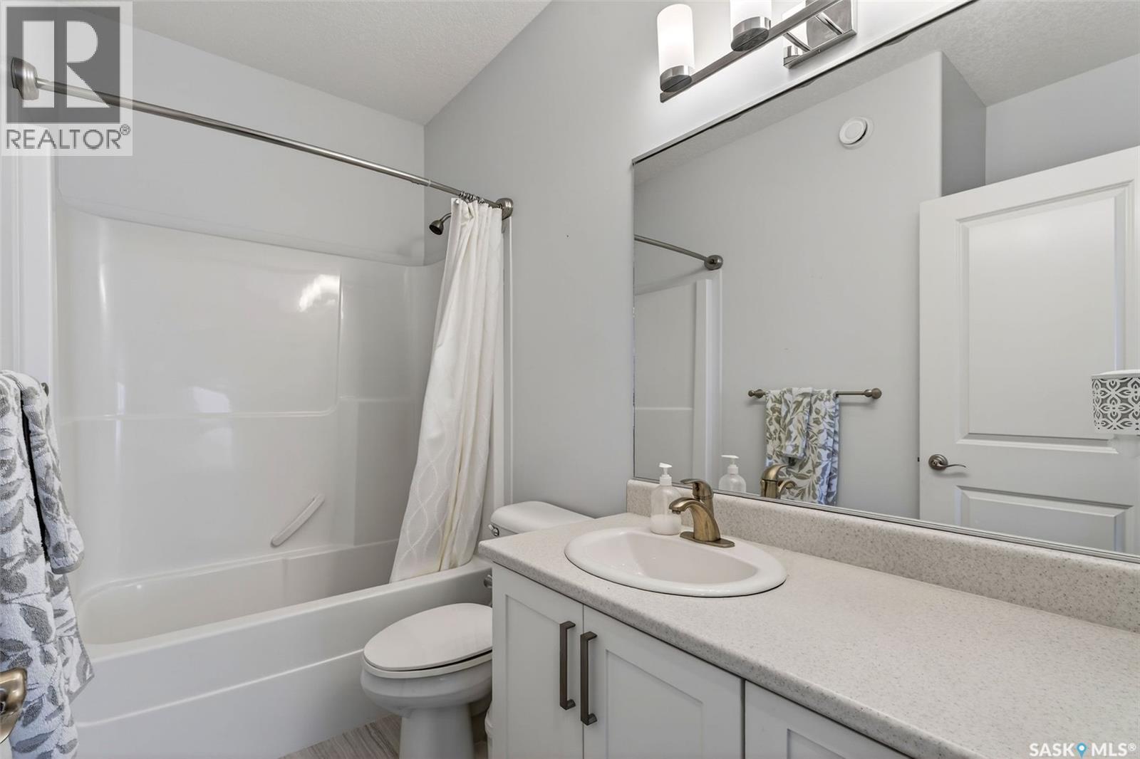 304 2800 Lakeview Drive, Prince Albert, SK - Indoor Photo Showing Bathroom