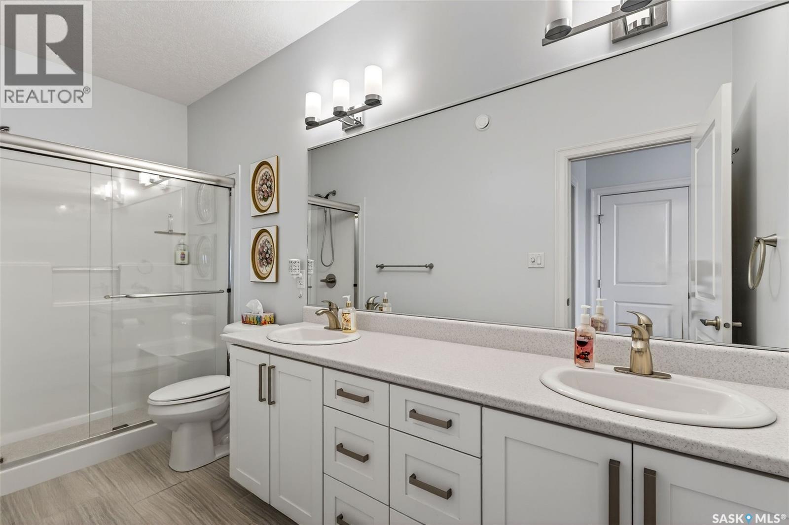 304 2800 Lakeview Drive, Prince Albert, SK - Indoor Photo Showing Bathroom