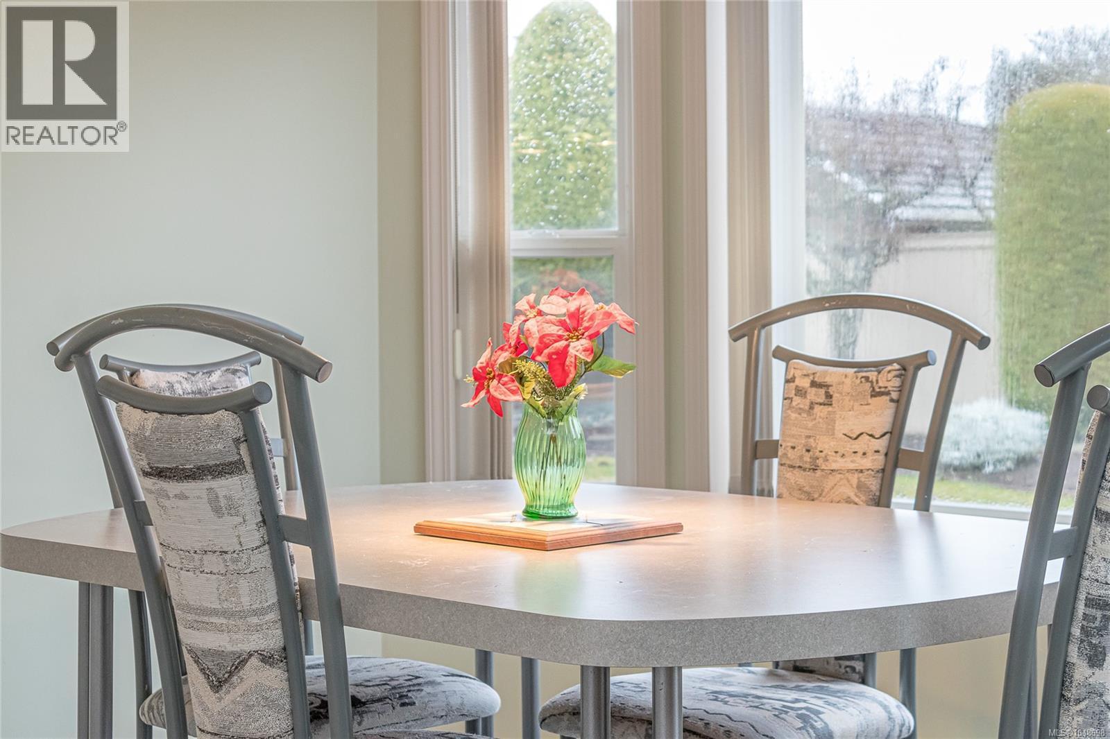 Eating Area - 751 Anson Pl, Qualicum Beach, BC - Indoor Photo Showing Dining Room