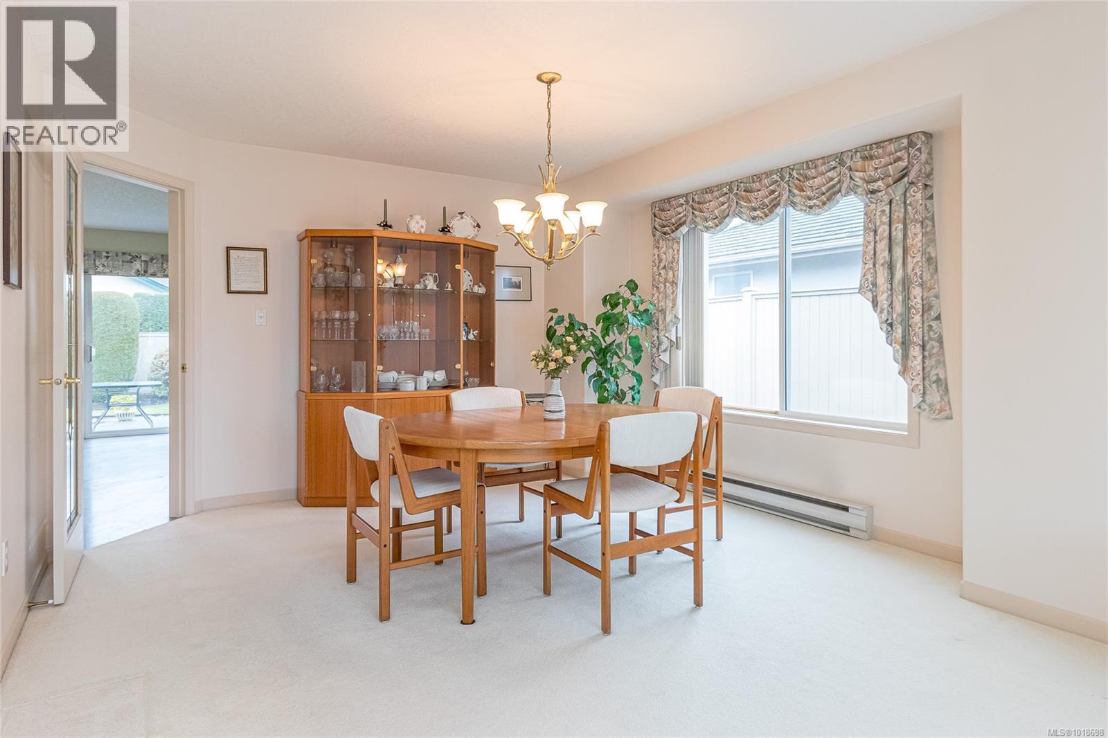 Dining Area - 751 Anson Pl, Qualicum Beach, BC - Indoor Photo Showing Dining Room