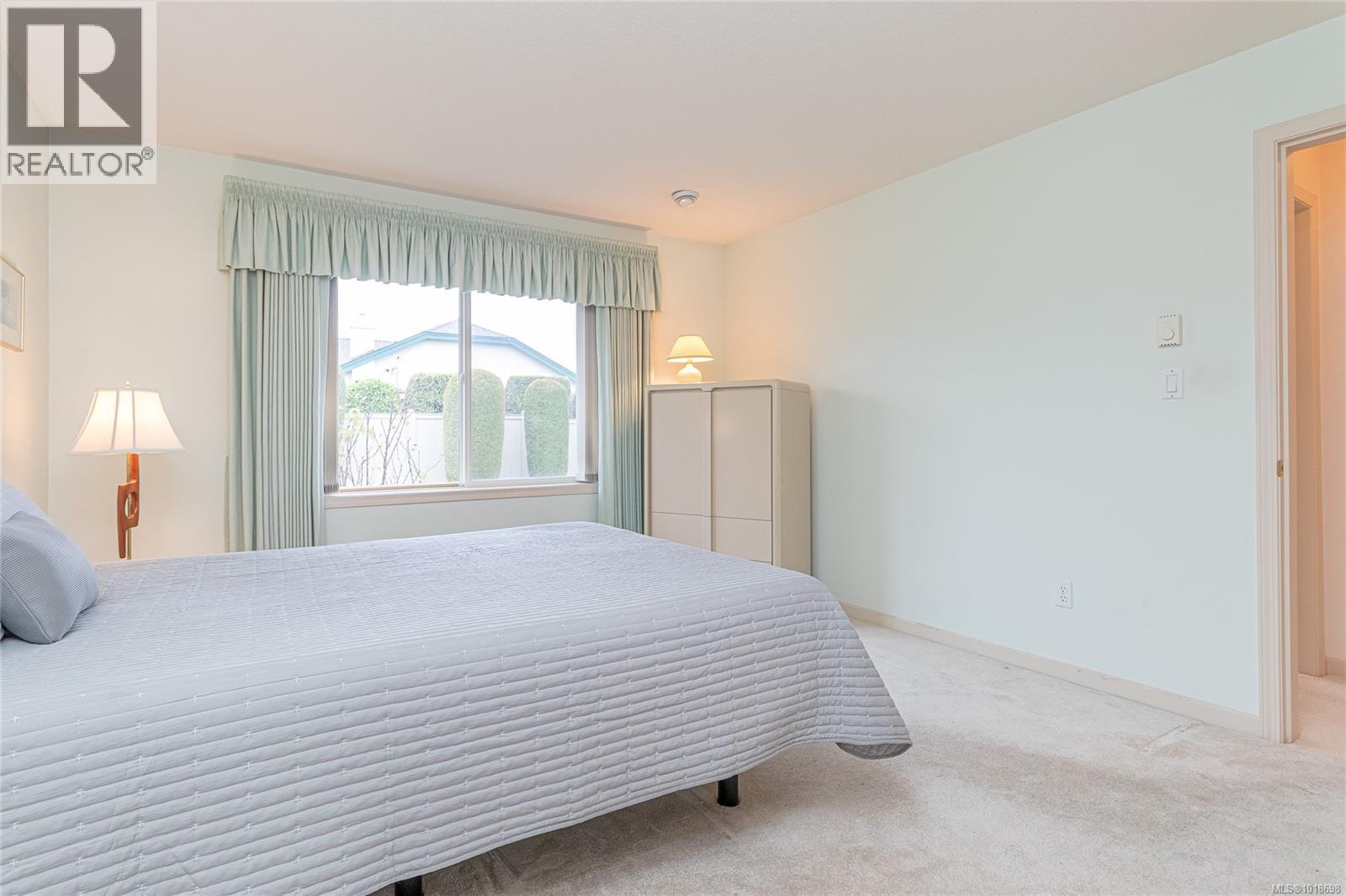 Primary Bedroom - 751 Anson Pl, Qualicum Beach, BC - Indoor Photo Showing Bedroom