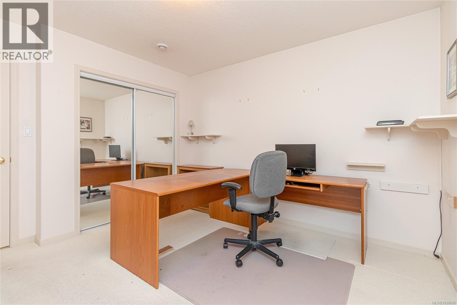 Office/3rd Bedroom - 751 Anson Pl, Qualicum Beach, BC - Indoor Photo Showing Office