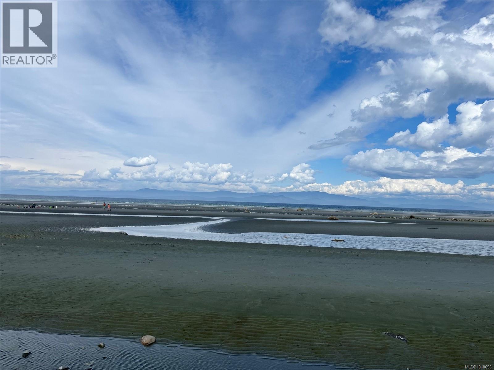 So close to this beautiful Eaglecrest Beach - 751 Anson Pl, Qualicum Beach, BC - Outdoor With Body Of Water With View