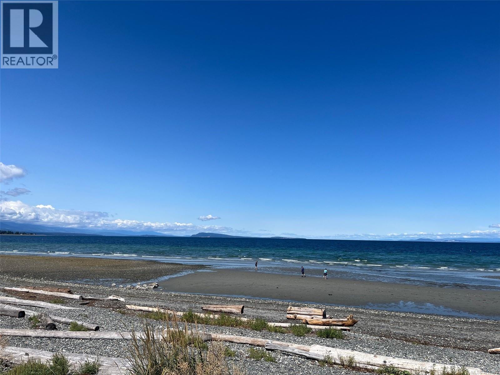 One of the near-by Spectacular Beaches - 751 Anson Pl, Qualicum Beach, BC - Outdoor With View
