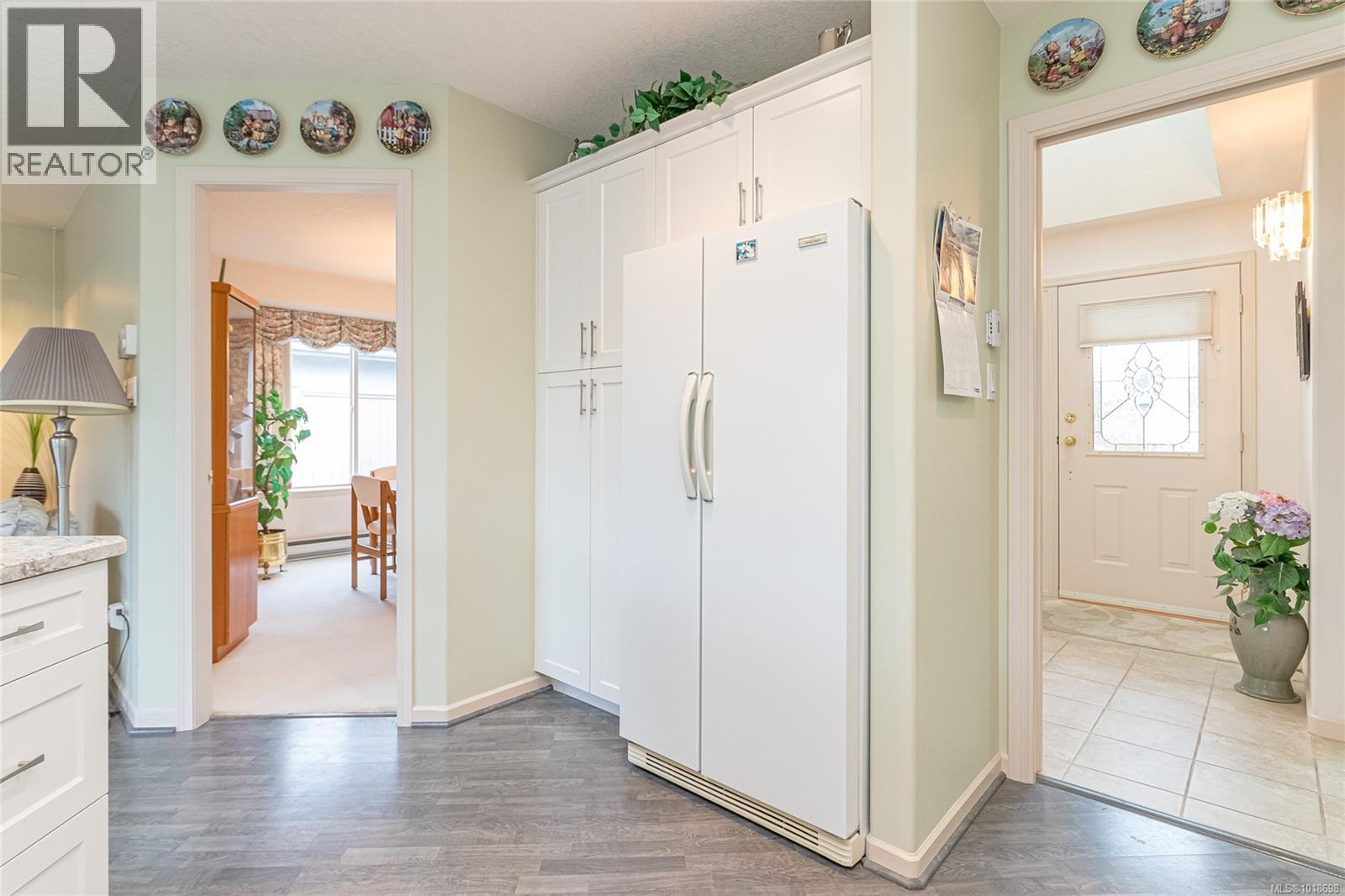 Kitchen - 751 Anson Pl, Qualicum Beach, BC - Indoor Photo Showing Other Room