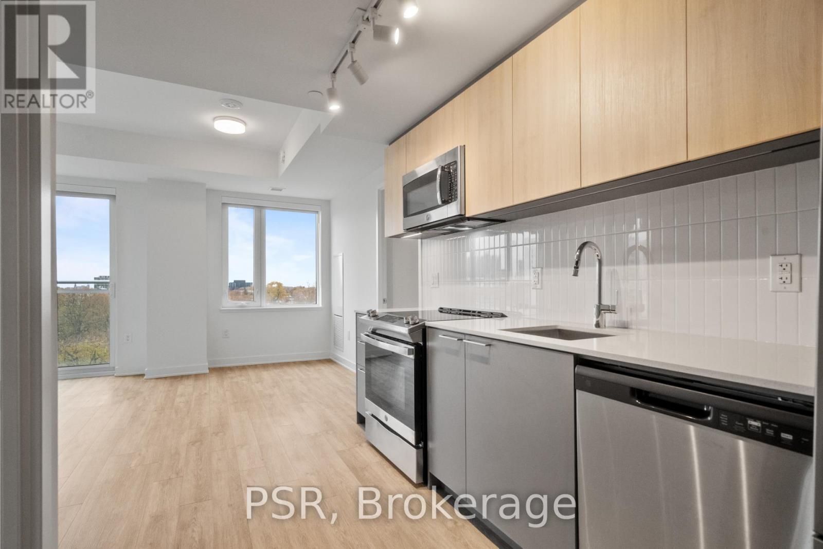 703 - 299 Campbell Avenue, Toronto, ON - Indoor Photo Showing Kitchen With Upgraded Kitchen