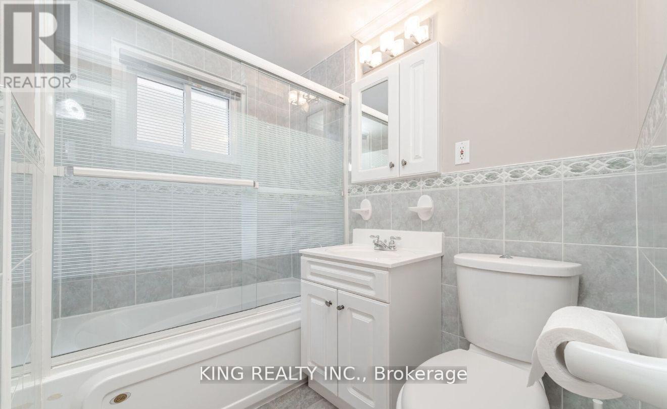 43 Grange Drive, Brampton, ON - Photo Showing Bathroom