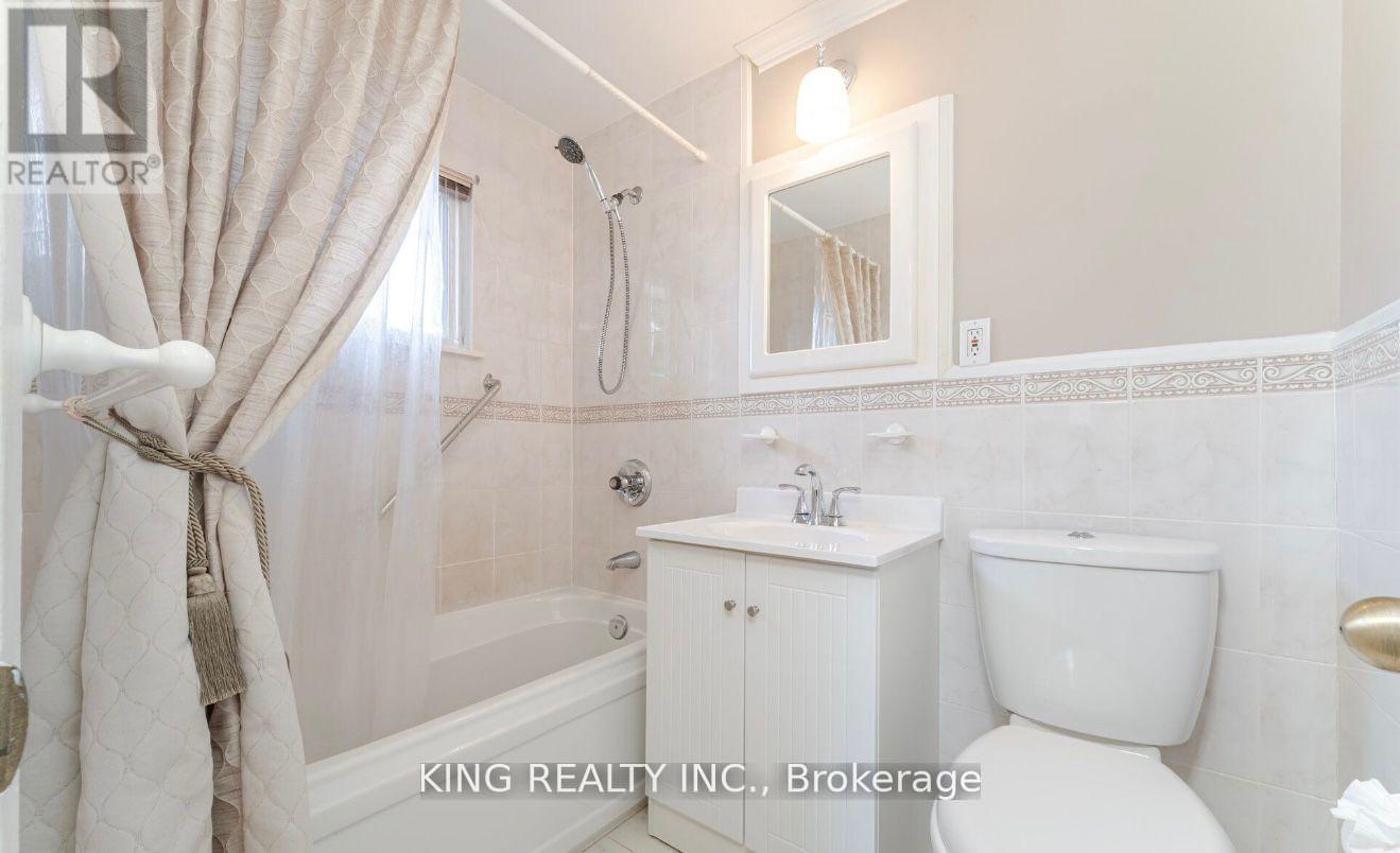 43 Grange Drive, Brampton, ON - Indoor Photo Showing Bathroom