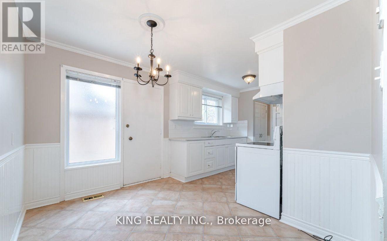 43 Grange Drive, Brampton, ON - Indoor Photo Showing Kitchen