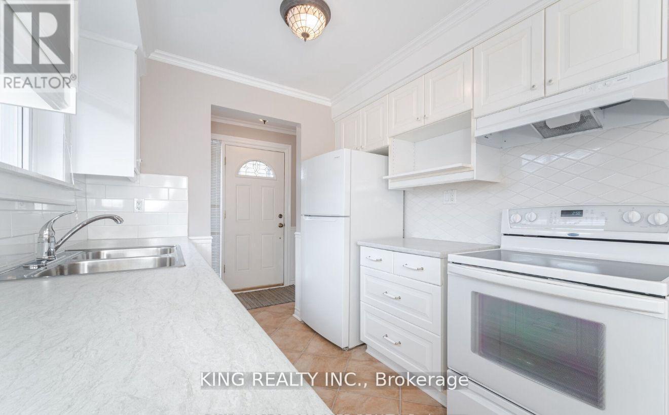 43 Grange Drive, Brampton, ON - Indoor Photo Showing Kitchen With Double Sink