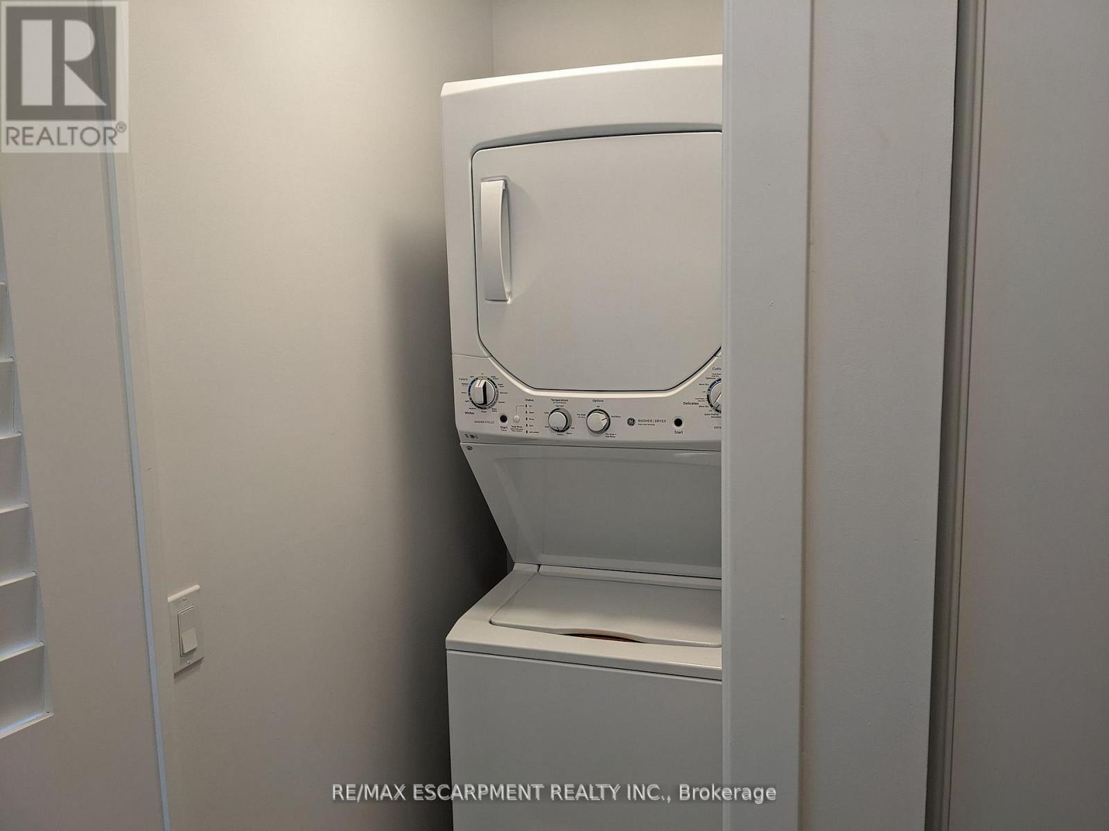 910 - 225 Veterans Drive, Brampton, ON - Indoor Photo Showing Laundry Room