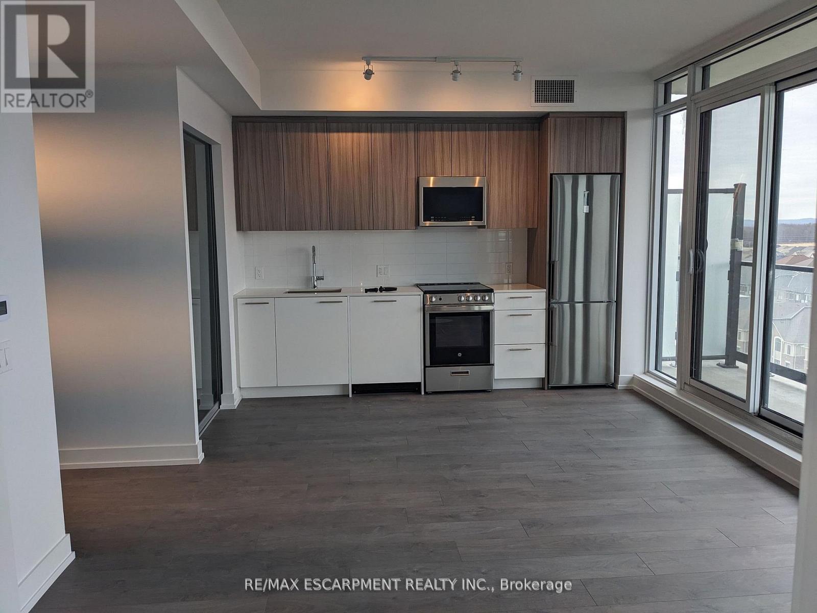 910 - 225 Veterans Drive, Brampton, ON - Indoor Photo Showing Kitchen