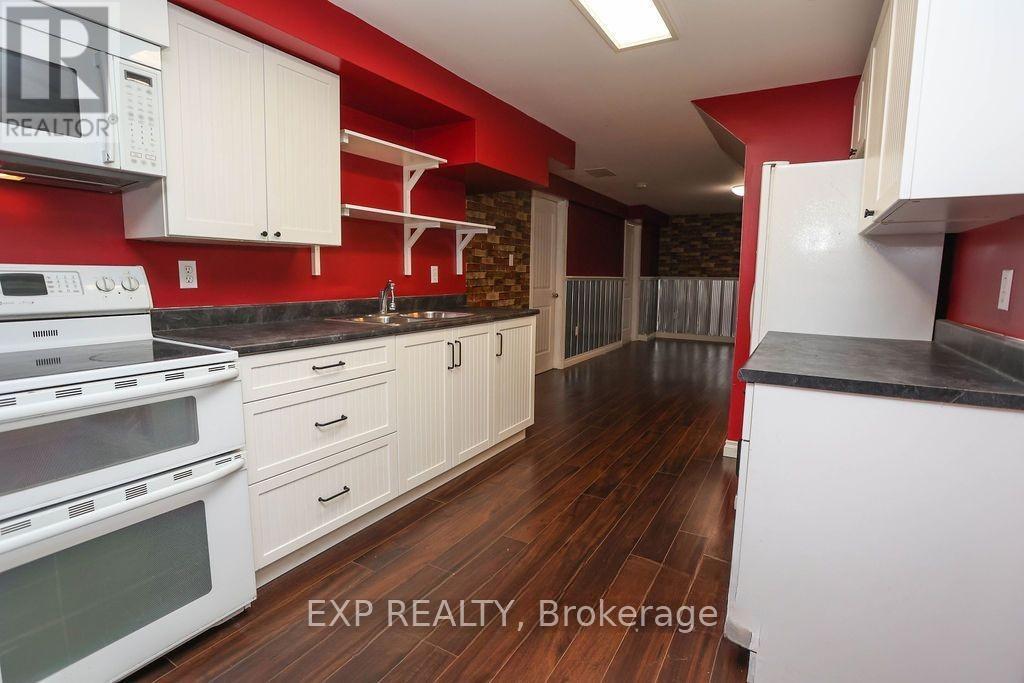 Bsmt - 136 Fleming Way, Shelburne, ON - Indoor Photo Showing Kitchen