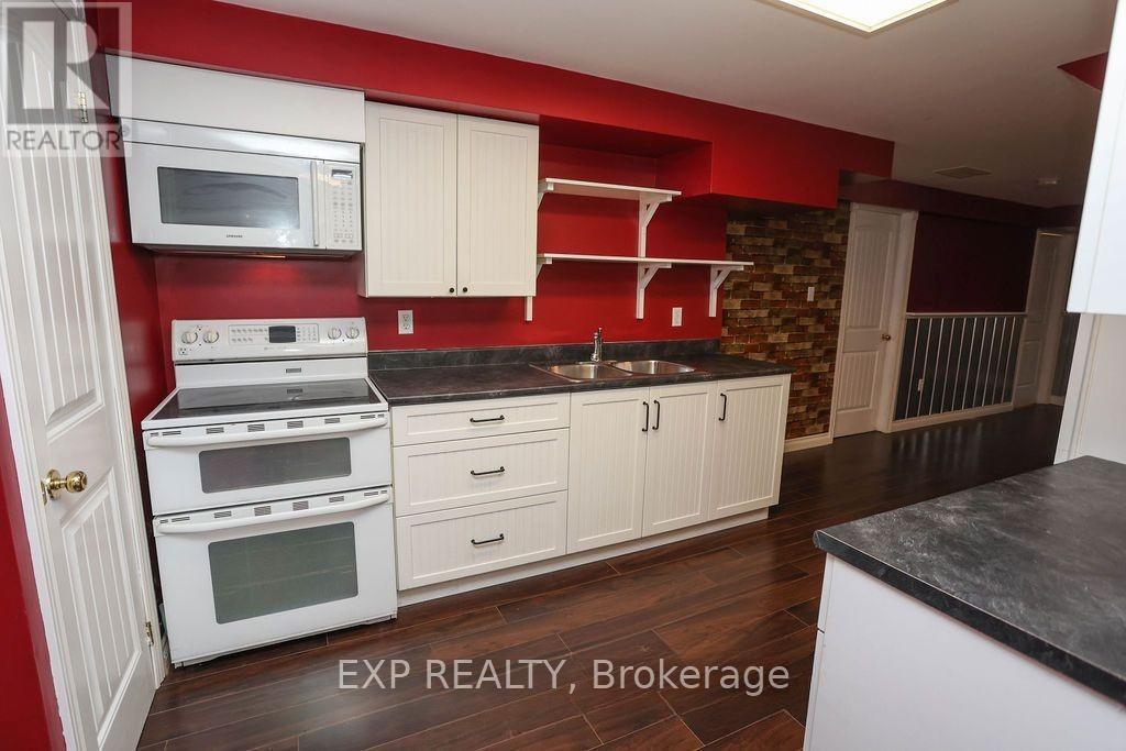 Bsmt - 136 Fleming Way, Shelburne, ON - Indoor Photo Showing Kitchen With Double Sink