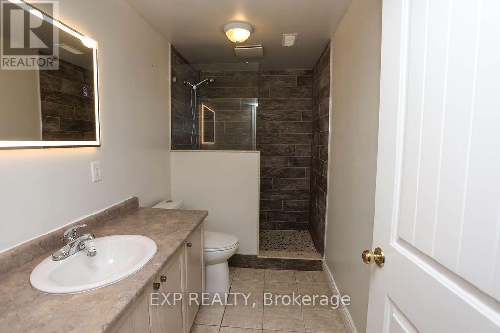 Bsmt - 136 Fleming Way, Shelburne, ON - Indoor Photo Showing Bathroom