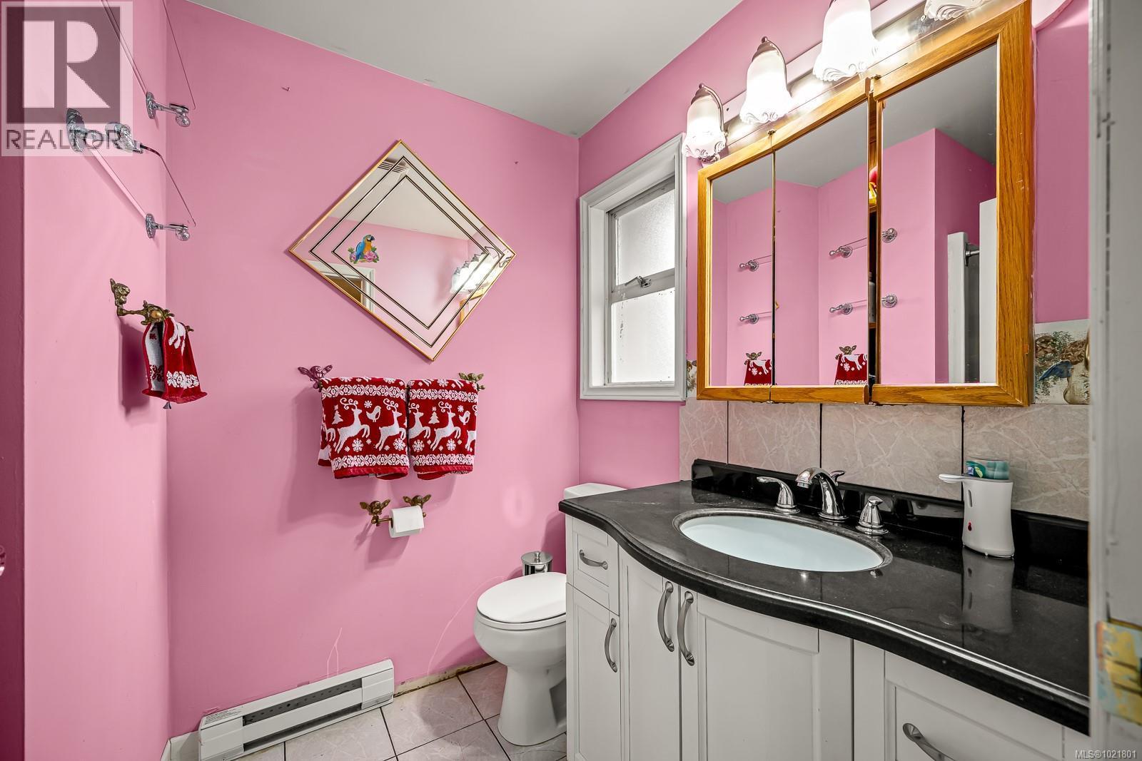 2316B Willemar Ave, Courtenay, BC - Indoor Photo Showing Bathroom