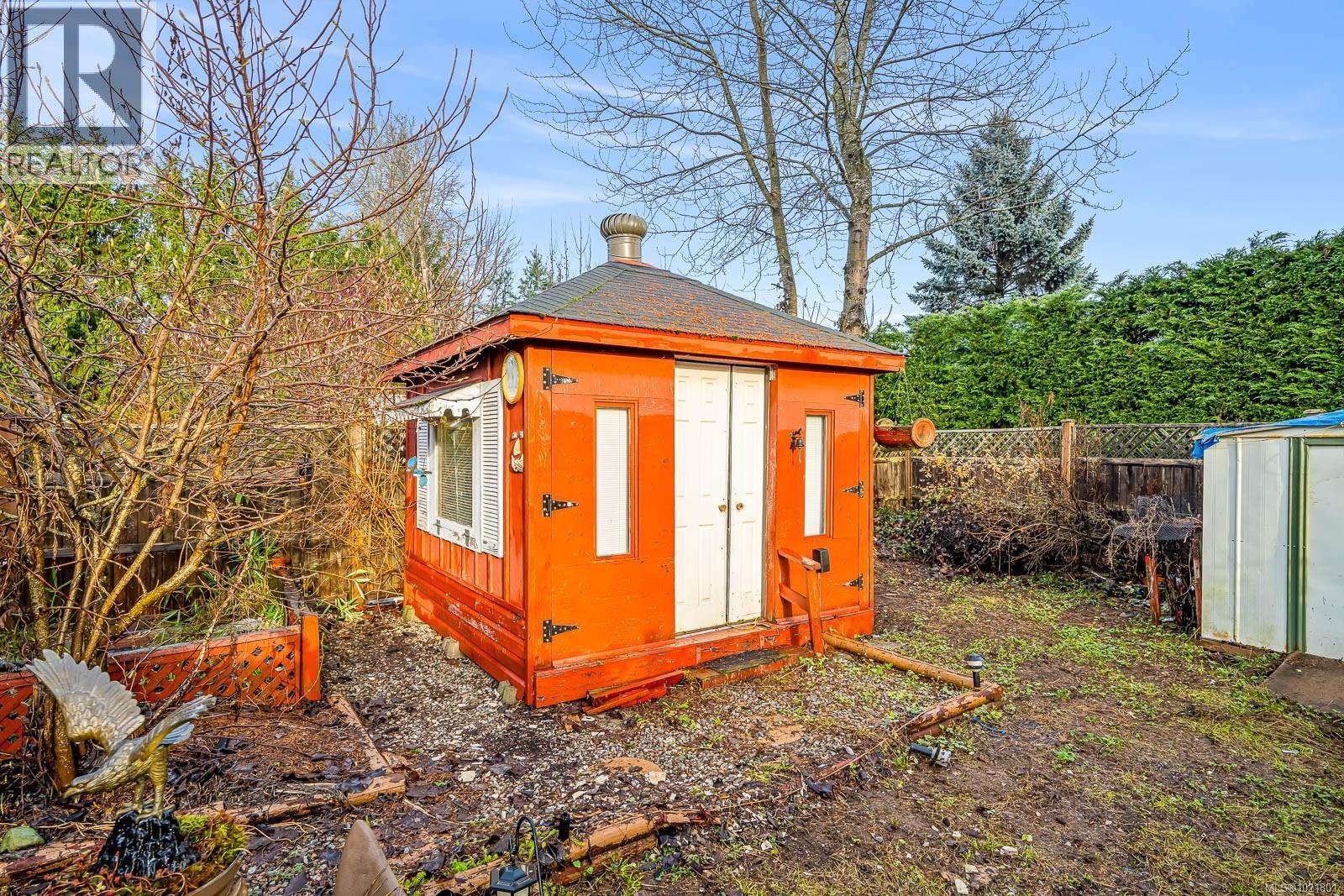 2316B Willemar Ave, Courtenay, BC - Outdoor