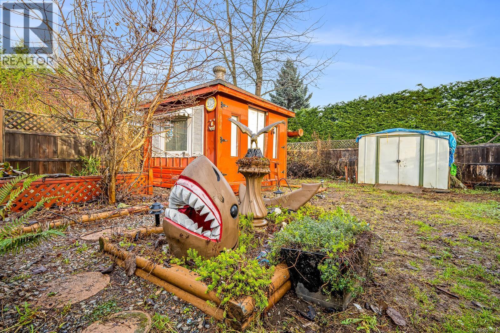 Hottub - 2316B Willemar Ave, Courtenay, BC - Outdoor