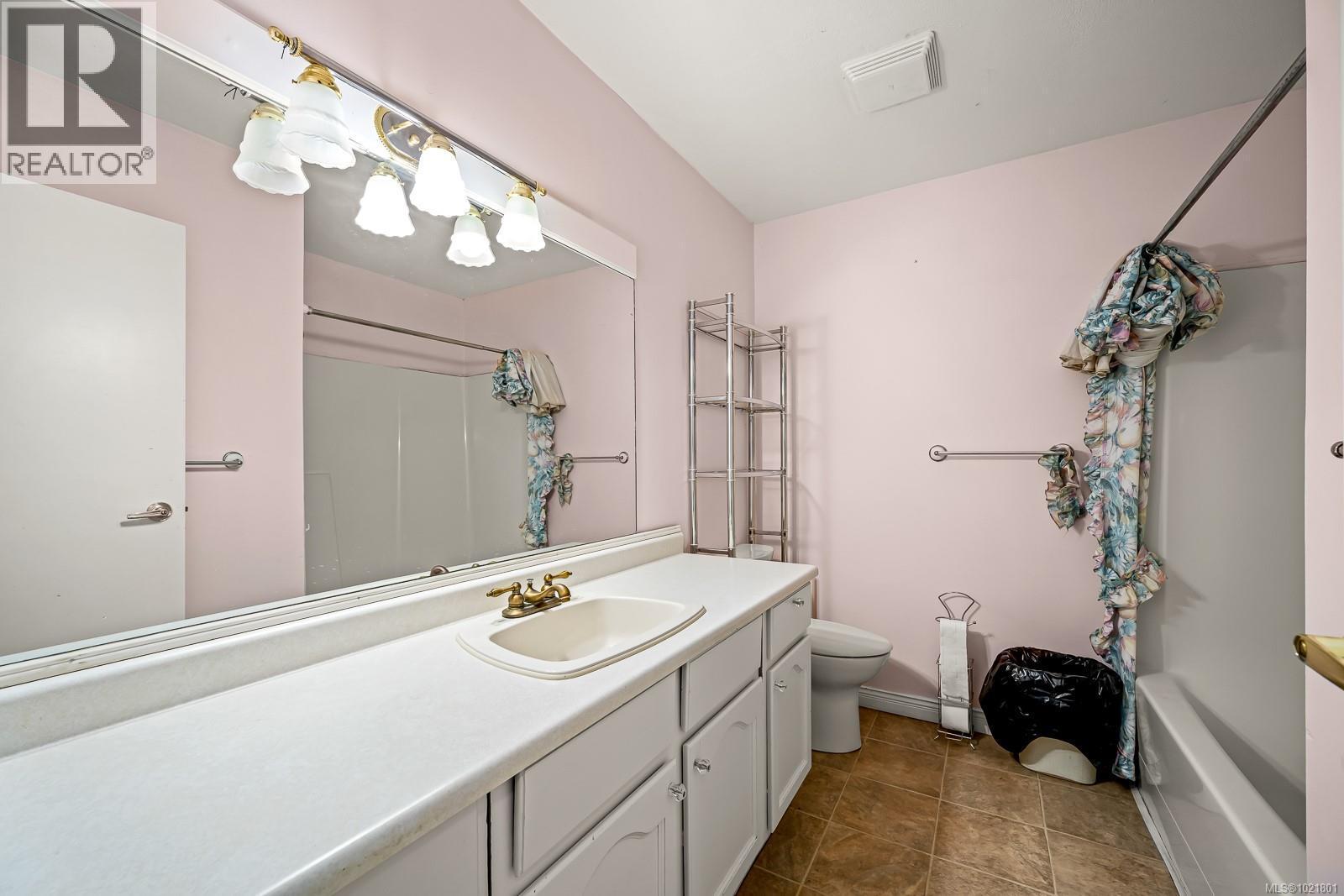 2316B Willemar Ave, Courtenay, BC - Indoor Photo Showing Bathroom