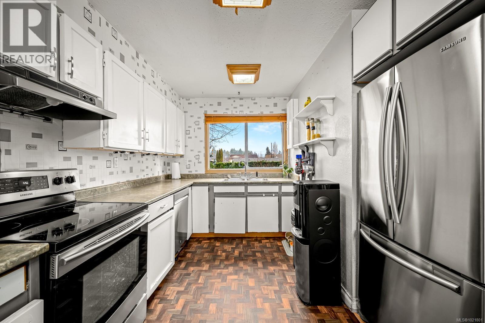 2316B Willemar Ave, Courtenay, BC - Indoor Photo Showing Kitchen