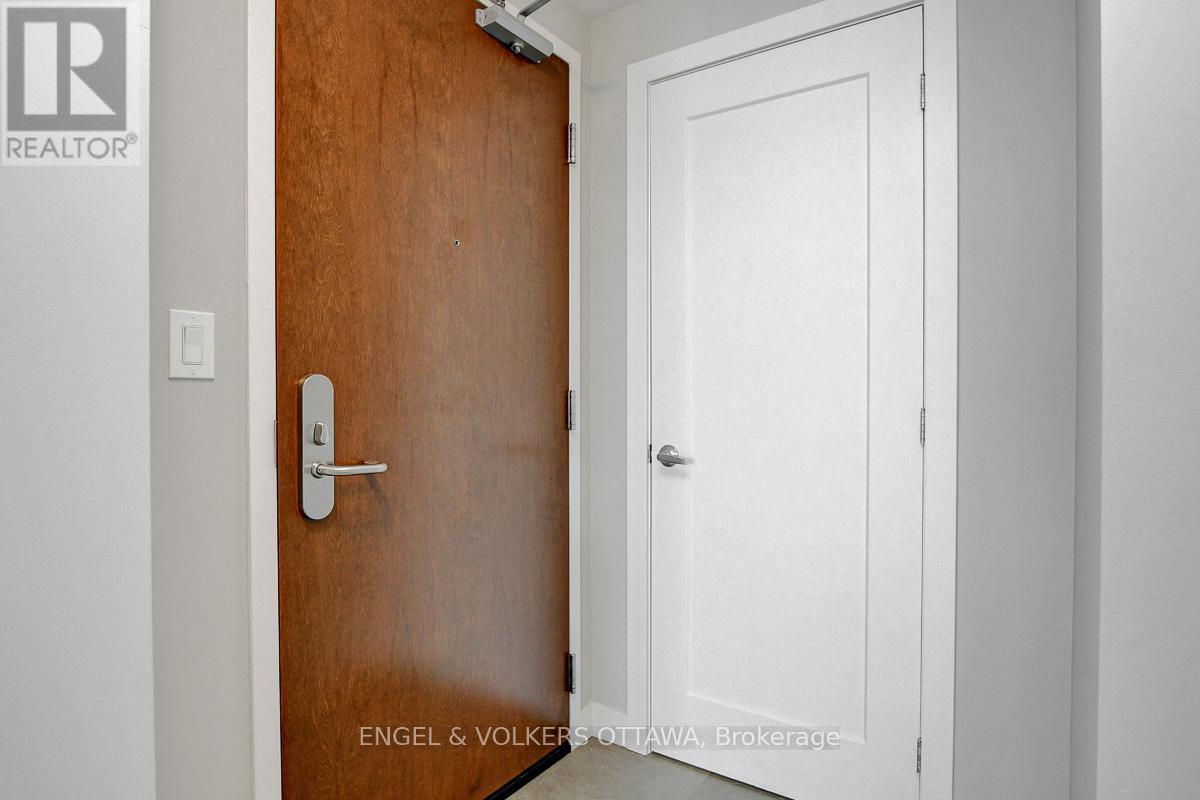 3201 - 805 Carling Avenue, Ottawa, ON - Indoor Photo Showing Other Room