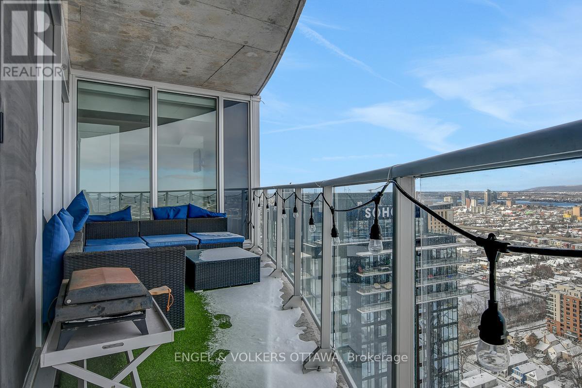 3201 - 805 Carling Avenue, Ottawa, ON - Outdoor