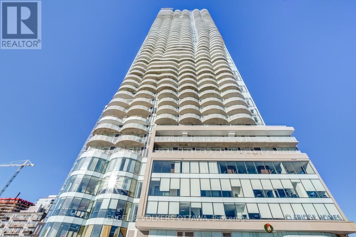 3201 - 805 Carling Avenue, Ottawa, ON - Outdoor