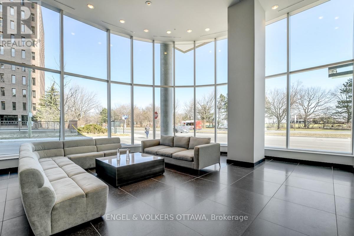 3201 - 805 Carling Avenue, Ottawa, ON - Indoor