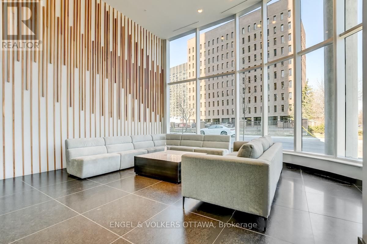 3201 - 805 Carling Avenue, Ottawa, ON - Indoor