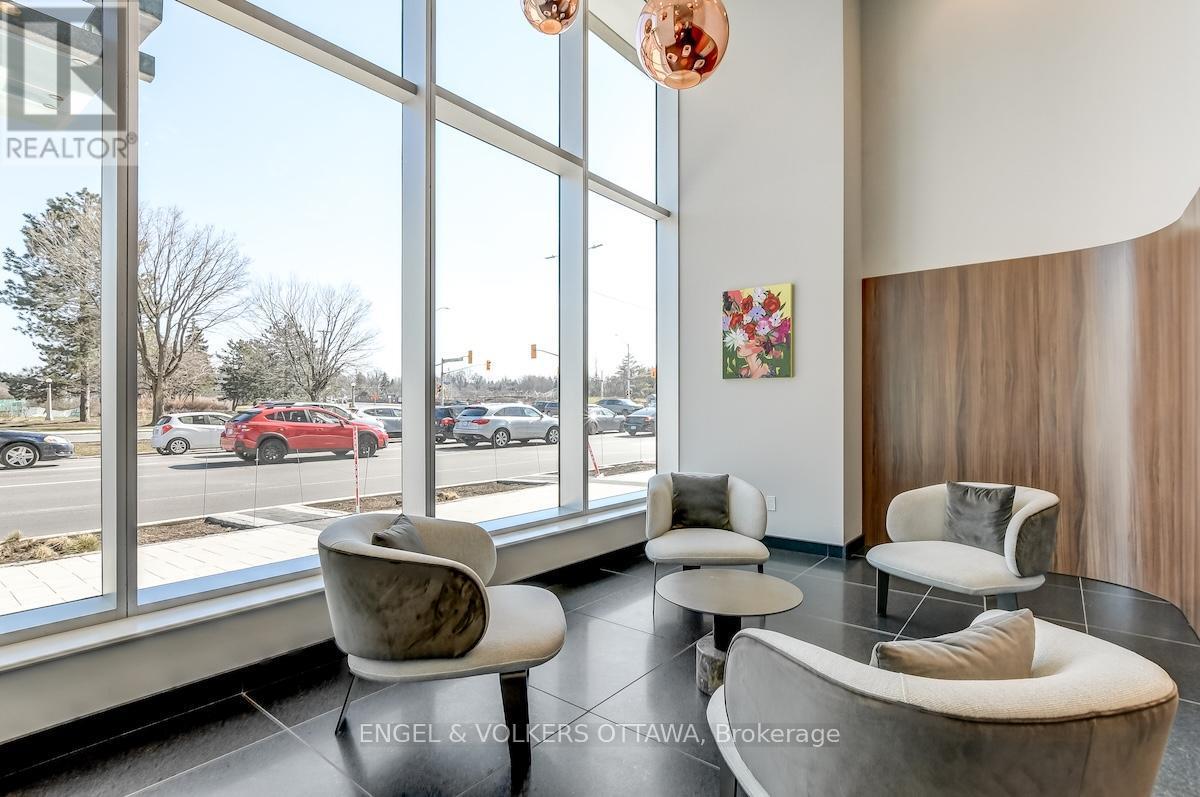 3201 - 805 Carling Avenue, Ottawa, ON - Indoor