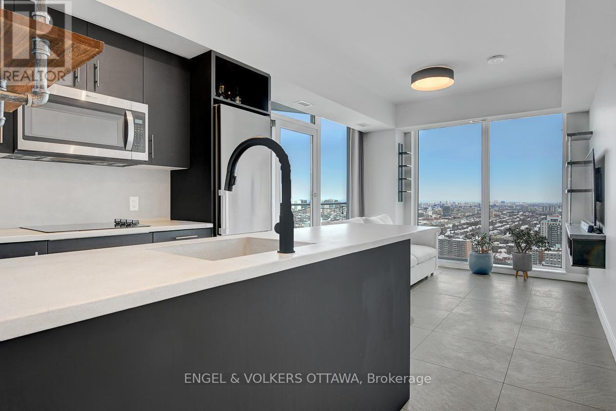 3201 - 805 Carling Avenue, Ottawa, ON - Indoor Photo Showing Other Room