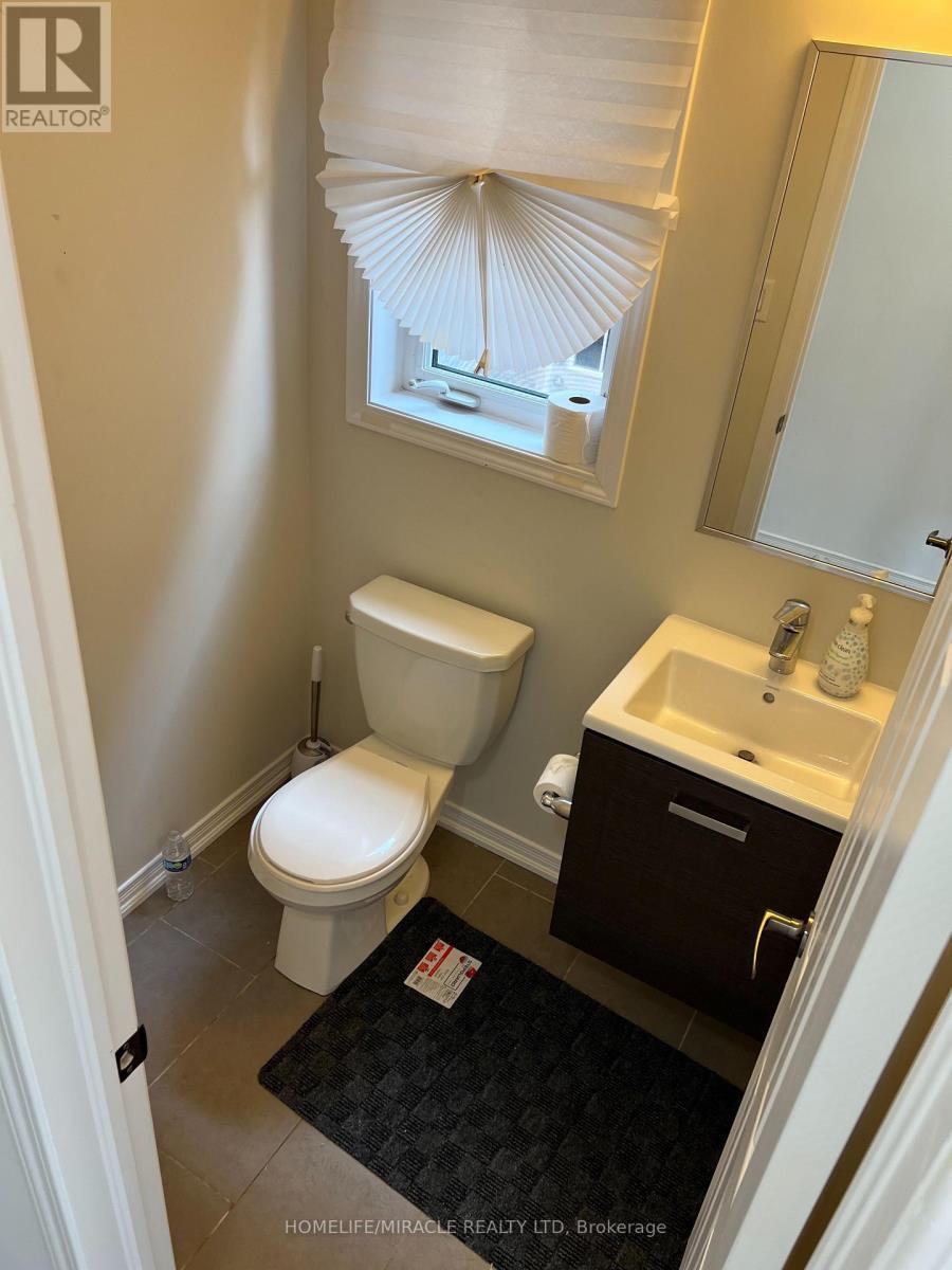 150 Golden Springs Drive, Brampton, ON - Indoor Photo Showing Bathroom