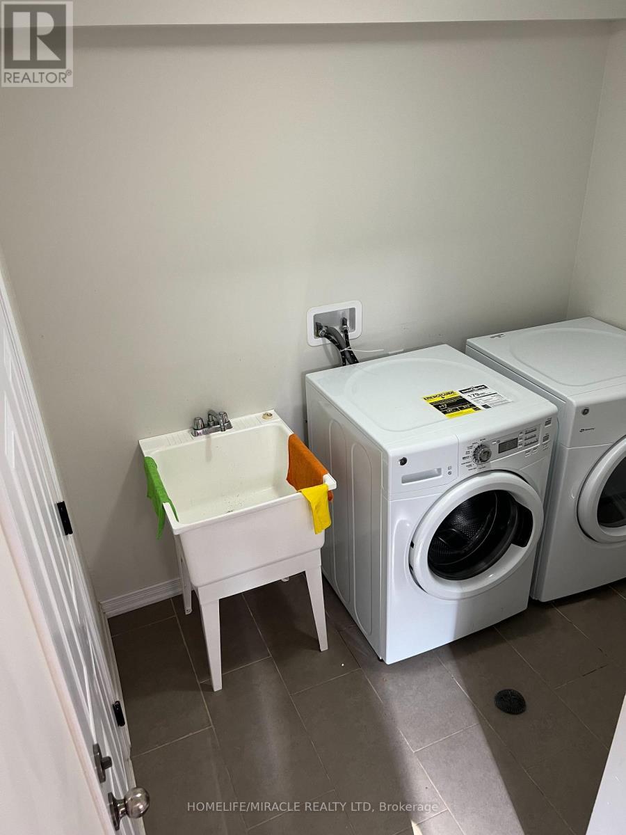 150 Golden Springs Drive, Brampton, ON - Indoor Photo Showing Laundry Room