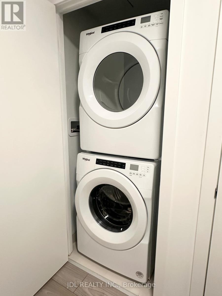 823 - 1007 The Queensway, Toronto, ON - Indoor Photo Showing Laundry Room