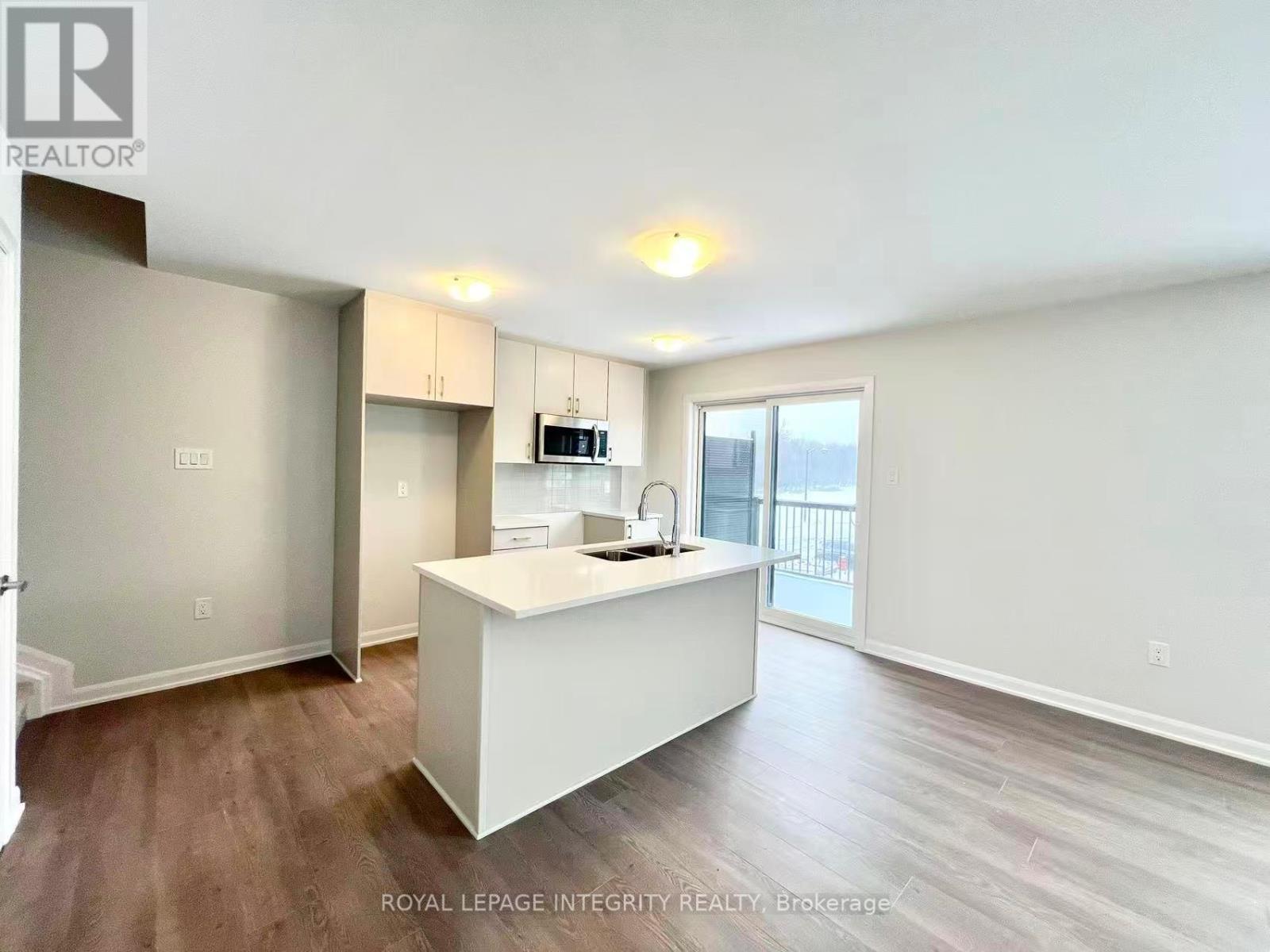 1120 Creekway Private, Ottawa, ON - Indoor Photo Showing Kitchen With Double Sink