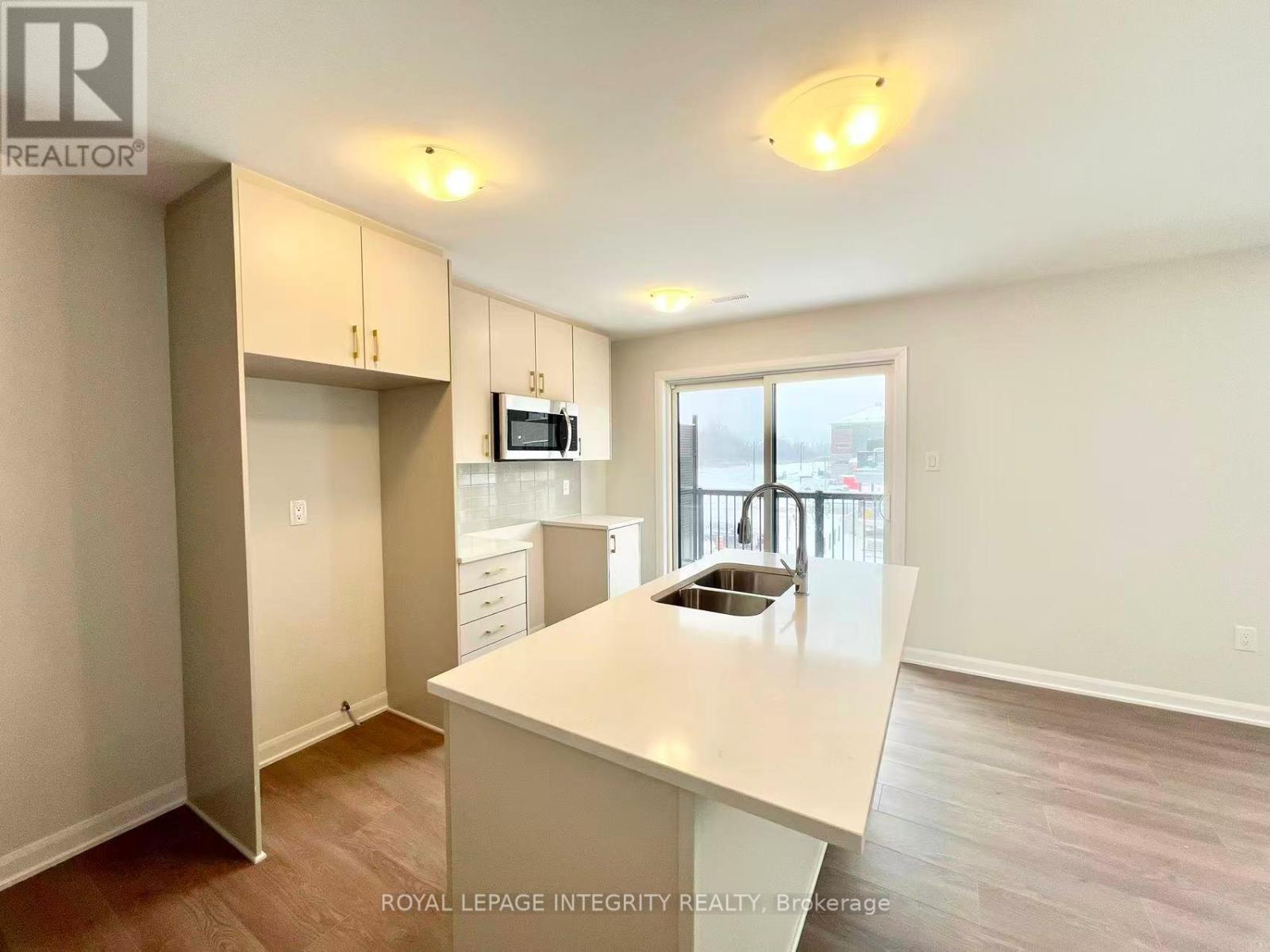 1120 Creekway Private, Ottawa, ON - Indoor Photo Showing Kitchen With Double Sink