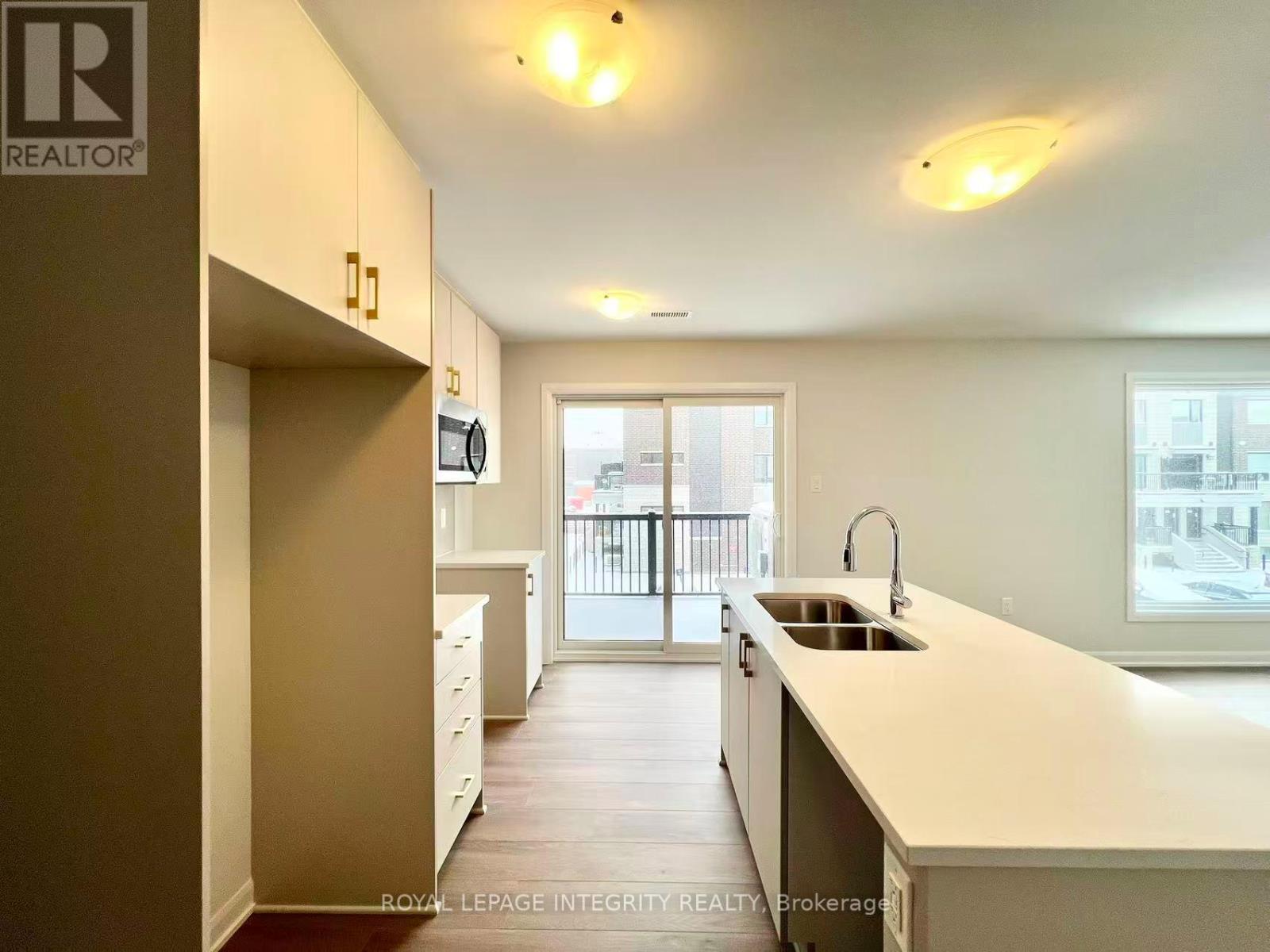 1120 Creekway Private, Ottawa, ON - Indoor Photo Showing Kitchen With Double Sink
