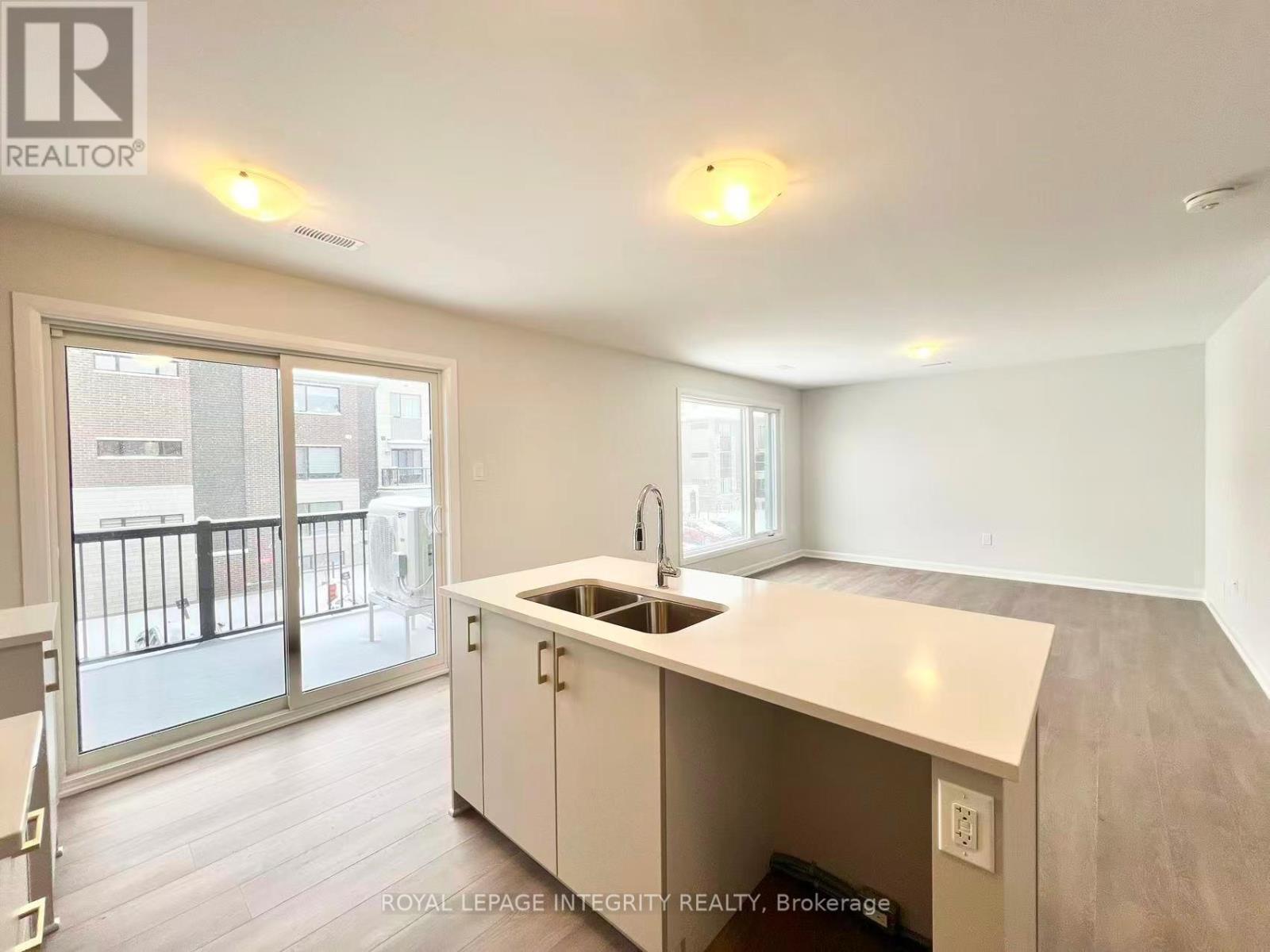 1120 Creekway Private, Ottawa, ON - Indoor Photo Showing Kitchen With Double Sink