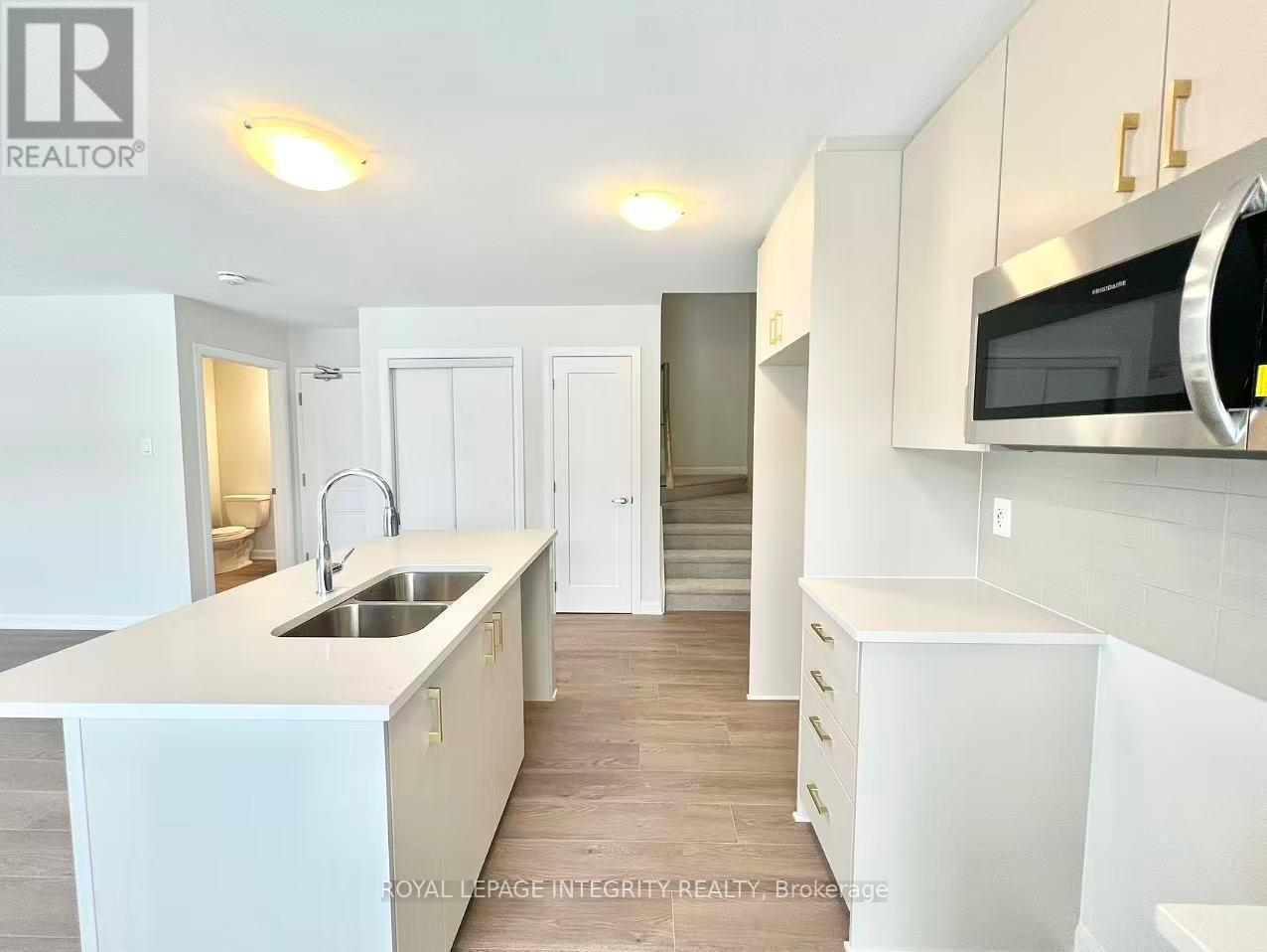 1120 Creekway Private, Ottawa, ON - Indoor Photo Showing Kitchen With Double Sink